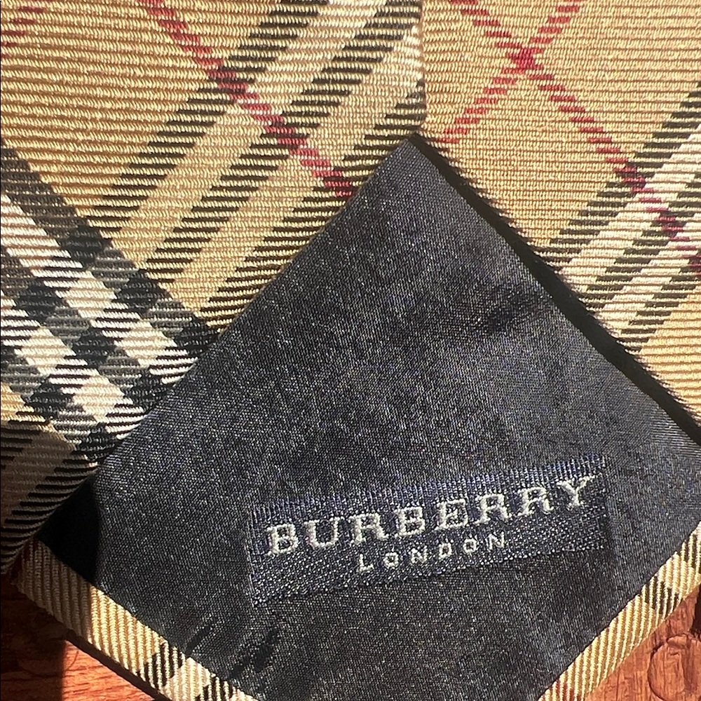 Burberry Classic Beige Plaid Silk Tie - Picture 2 of 4